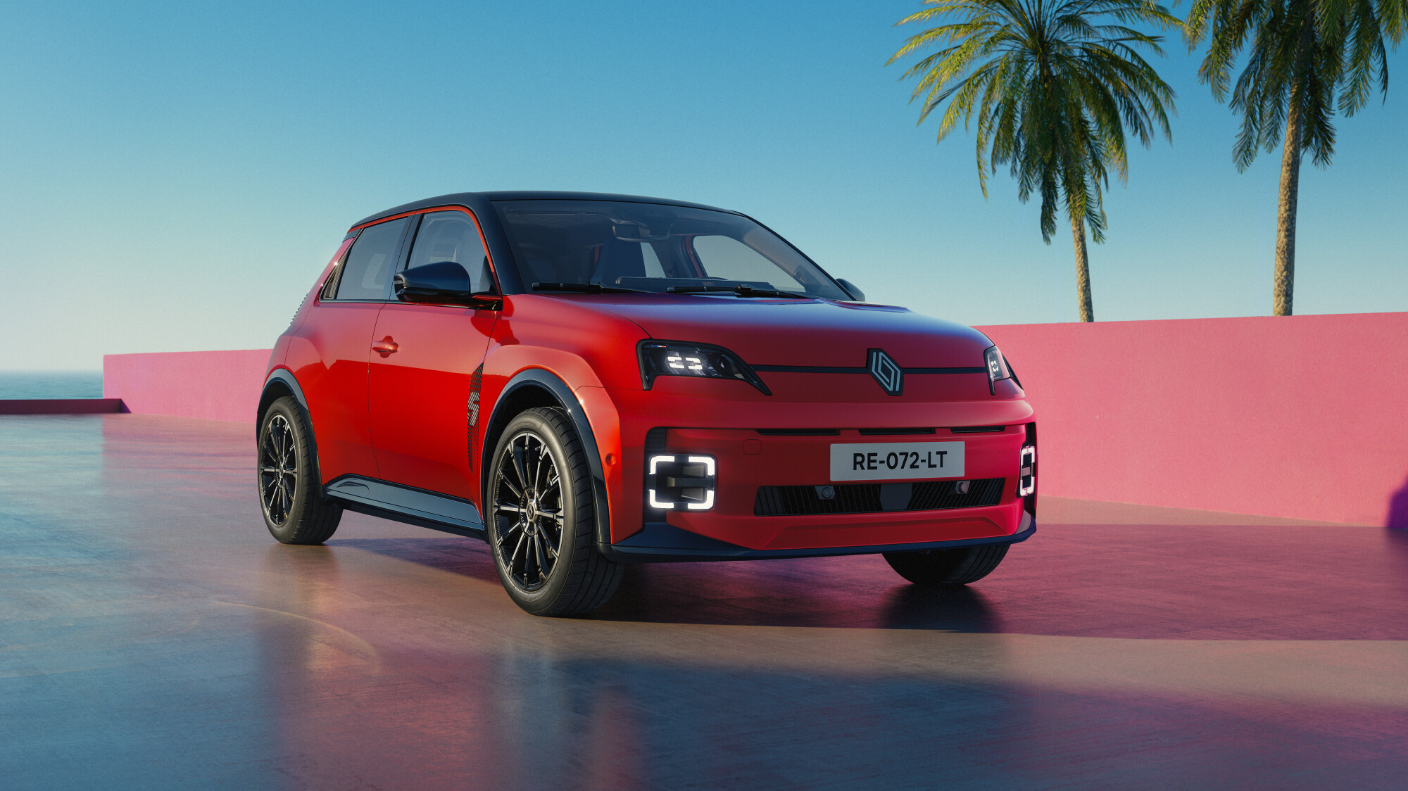 Renault 5 E-Tech électrique Rouge Flamme vue de trois quarts avant