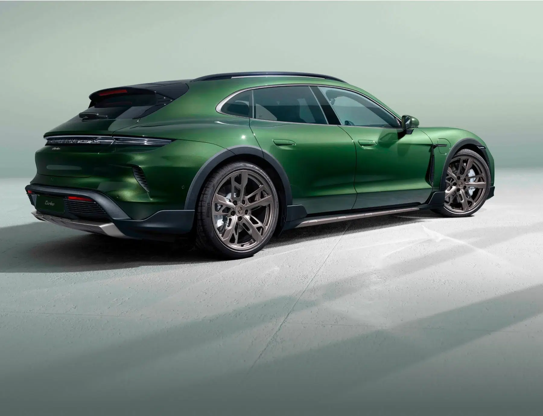 Porsche Taycan Turbo Cross Turismo, vue arrière trois quarts